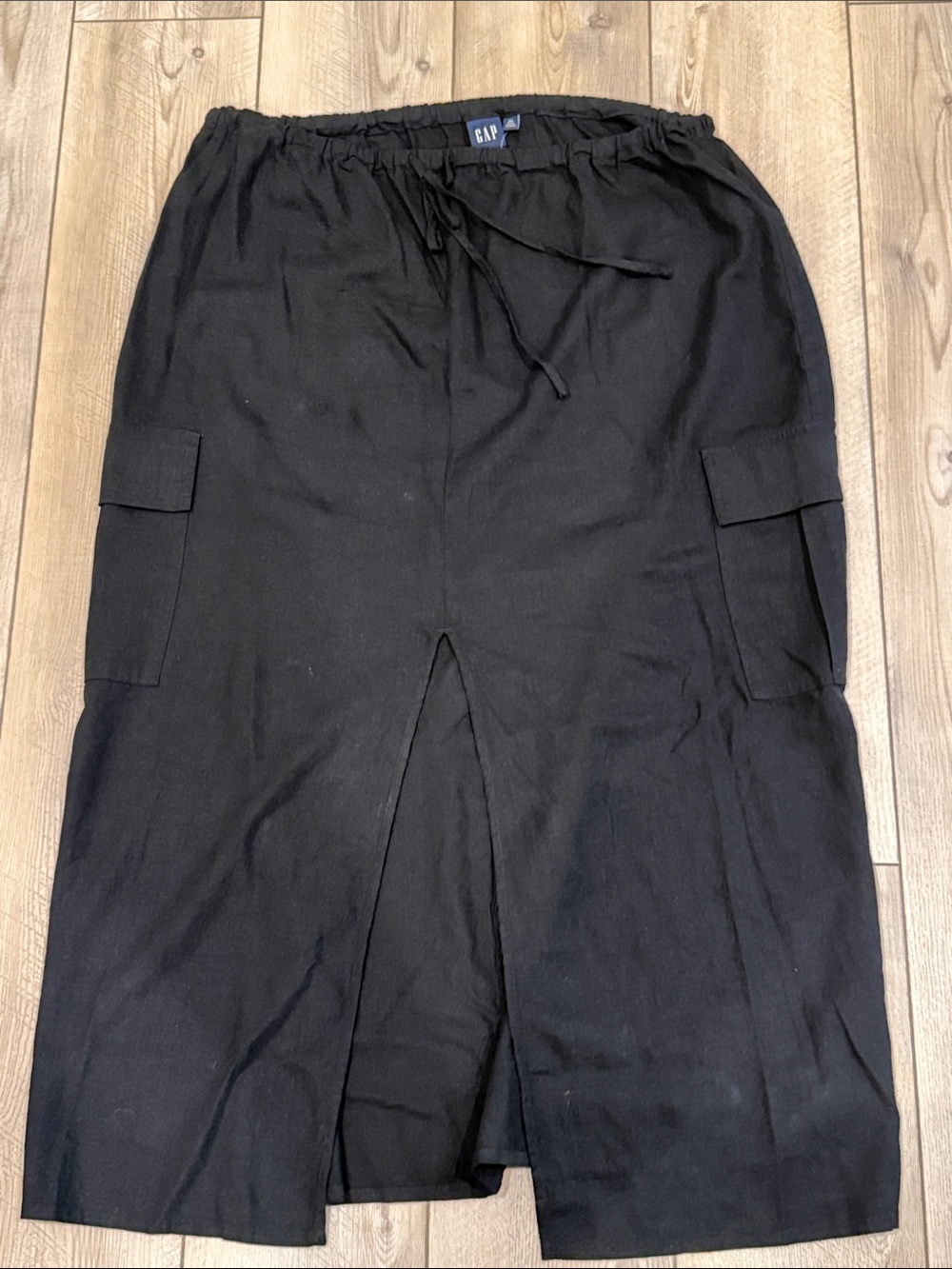 GAP Black Midi Cargo Skirt with Front Vent
